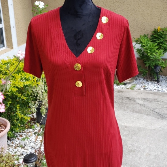 Beautiful Dereck Heart red dress hugs curve - Picture 2 of 6